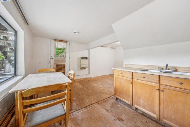 7171 HOMEWOOD DRIVE, Oakland CA: https://media.crmls.org/mediaz/3c3a008b-159a-4f7b-a165-a00bbeb623a1.jpg