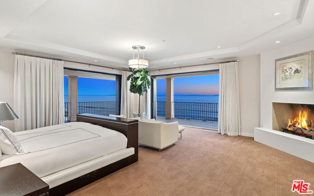 22368 Pacific Coast Highway, Malibu CA: https://media.crmls.org/mediaz/3c3ac12e-23e0-43b6-b69a-f65156324f39.jpg