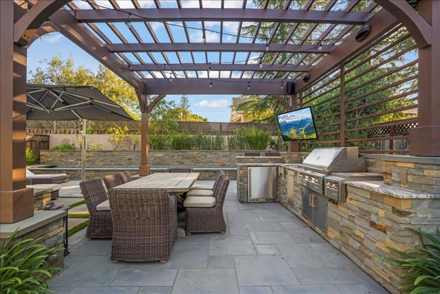 16760 Magneson Loop, Los Gatos CA: https://media.crmls.org/mediaz/3c3ad6f5-fdf0-4924-89b1-8c3a86d7ca91.jpg