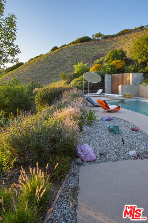 1531 N Tigertail Road, Los Angeles CA: https://media.crmls.org/mediaz/3c3b1495-3cab-4eb7-88dd-5ac94e8f5302.jpg