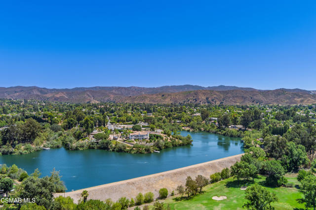552 Fairfield Road, Simi Valley CA: https://media.crmls.org/mediaz/3c3bb3ca-cfb3-4e11-bf2a-c607b4405bcb.jpg