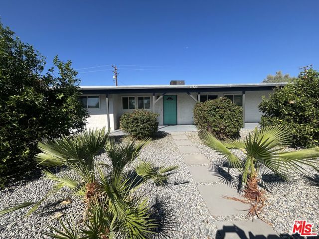 13423 Ramona Drive, Desert Hot Springs CA: https://media.crmls.org/mediaz/3c3bd1a4-5dac-4c25-a6f4-59c16ae9e4b0.jpg