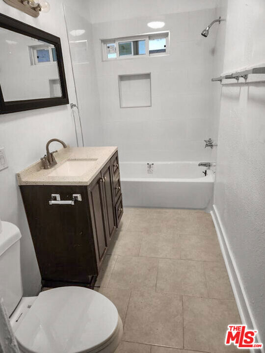 2074 W 54th Street, Los Angeles CA: https://media.crmls.org/mediaz/3c3c24ac-477f-4c52-b179-8b647a0366af.jpg