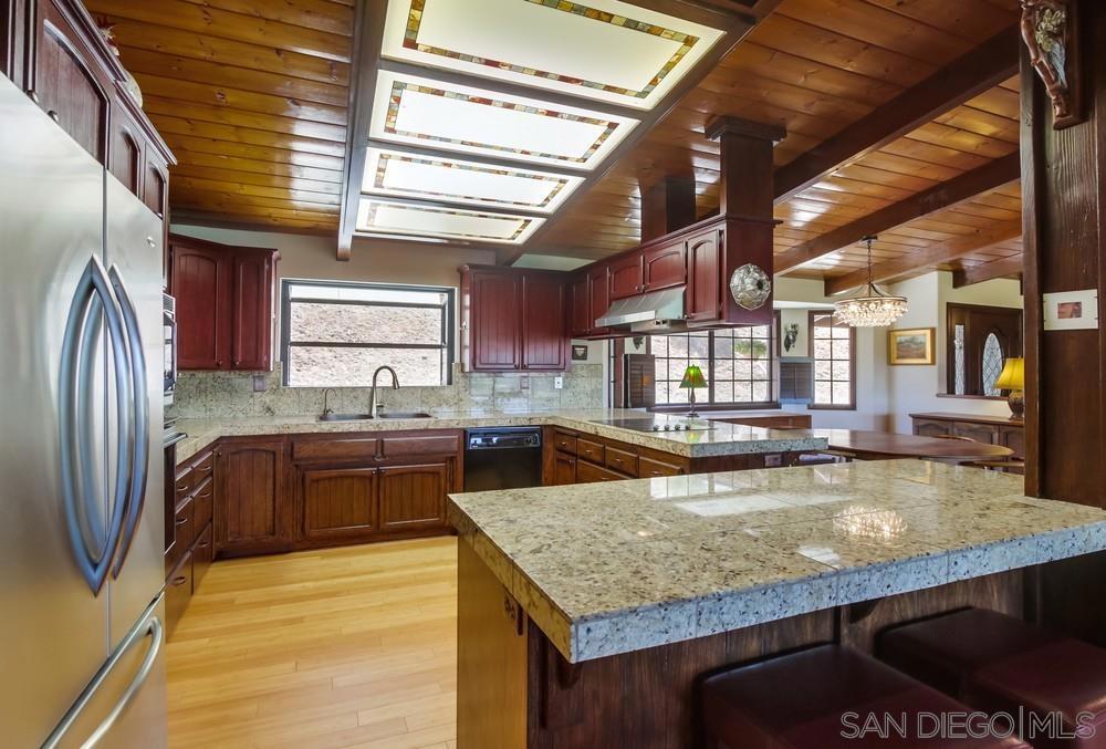 MLS #250035021SD image #10