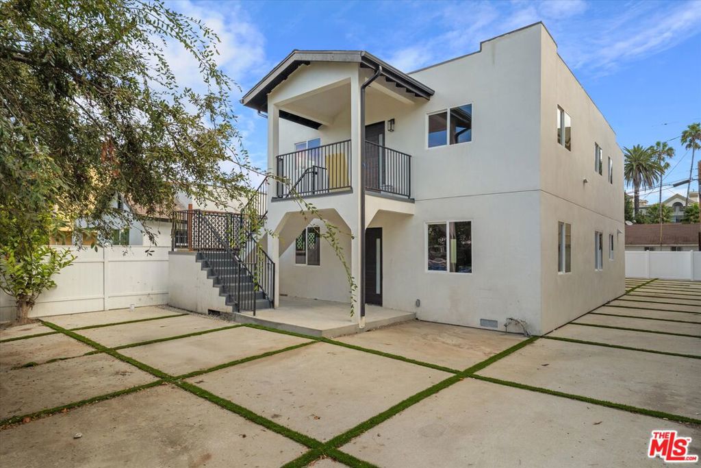 3752 Veteran Avenue