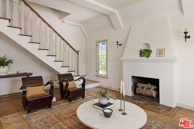 4772 Twining Street, Los Angeles CA: https://media.crmls.org/mediaz/3c3db998-8cae-4a2d-b565-ed553c6cc766.jpg
