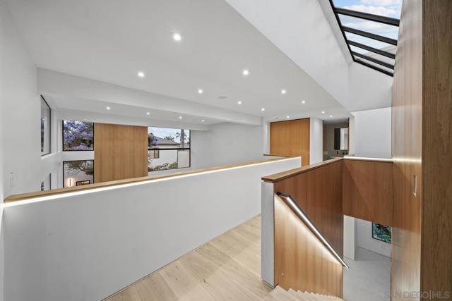 7372 76 Fay Ave, La Jolla CA: https://media.crmls.org/mediaz/3c3dbfb3-eb05-46aa-a512-64ee7967b52f.jpg