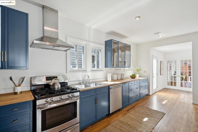 319 E 17Th St, Oakland CA: https://media.crmls.org/mediaz/3c3dd3fe-5240-4e94-81b4-f45a28bf8f66.jpg