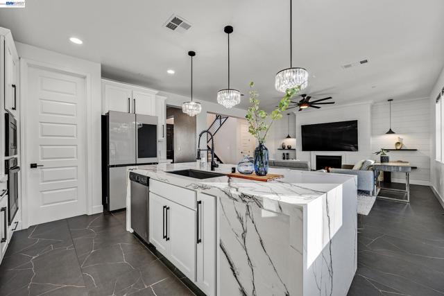 Image 5 of 60 For 259 Eagle Nest Dr