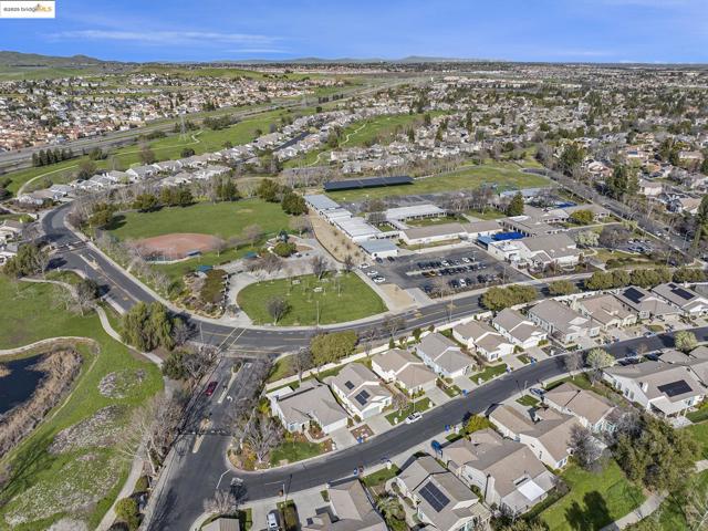 139 Pippin Dr, Brentwood CA: https://media.crmls.org/mediaz/3c3e6e26-a2f0-4928-8027-ebd26718a706.jpg