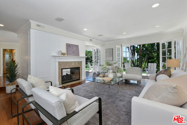 15474 Loom Place, Sherman Oaks CA: https://media.crmls.org/mediaz/3c3ea5c1-f6d6-462c-b458-979e36cfd58f.jpg