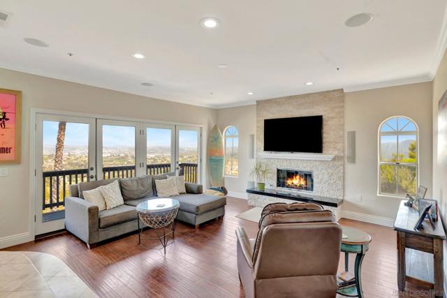 560 Seeforever Dr, San Marcos CA: https://media.crmls.org/mediaz/3c3f3b9d-121a-4a92-b1ec-6b5d2f9c228f.jpg