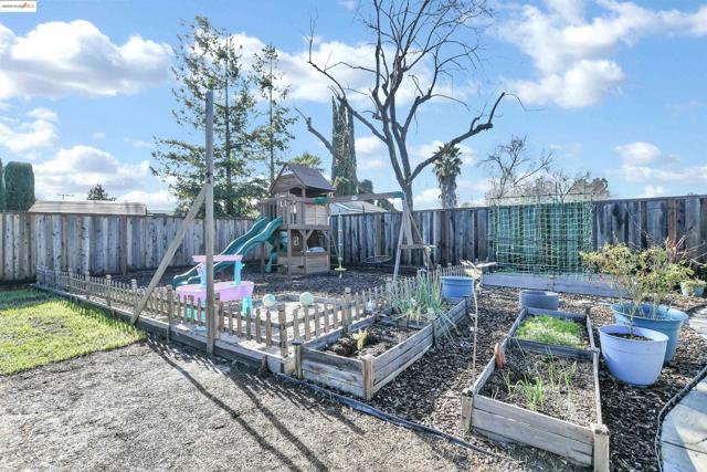 3194 Ameno Rd, Concord CA: https://media.crmls.org/mediaz/3c3f54b6-84b7-42d7-b867-6f2707e72bbe.jpg