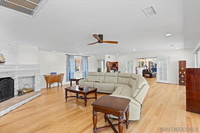 20403 Rancho Villa Rd, Ramona CA: https://media.crmls.org/mediaz/3c404f75-6b59-4c56-a307-cf213159858b.jpg