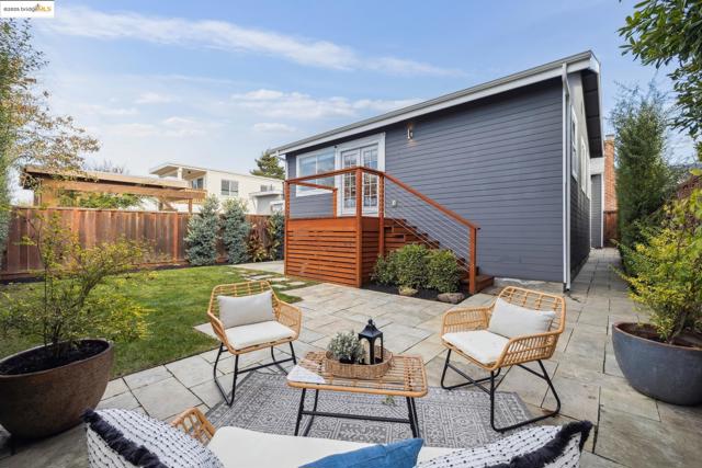 1417 Richmond St, El Cerrito CA: https://media.crmls.org/mediaz/3c40b2f0-c040-4d3d-bdc1-ca09b68e6292.jpg