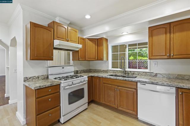 828 Bancroft Rd, Walnut Creek CA: https://media.crmls.org/mediaz/3c40f0cf-3b0e-487e-ba06-3bd12f808cb4.jpg
