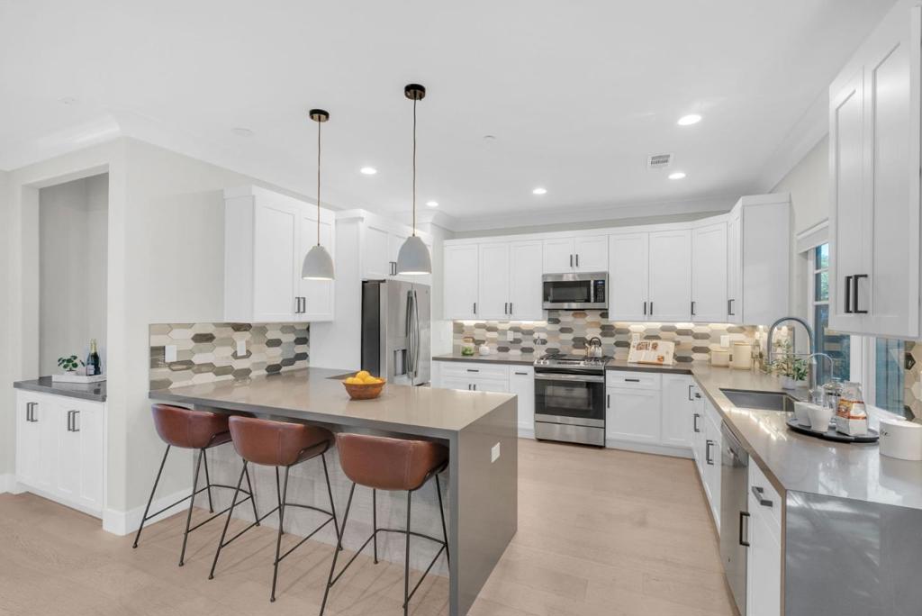 https://media.crmls.org/mediaz/3c42793d-3a43-402a-a6b1-36156acdfd2d.jpg?preset=X-Large