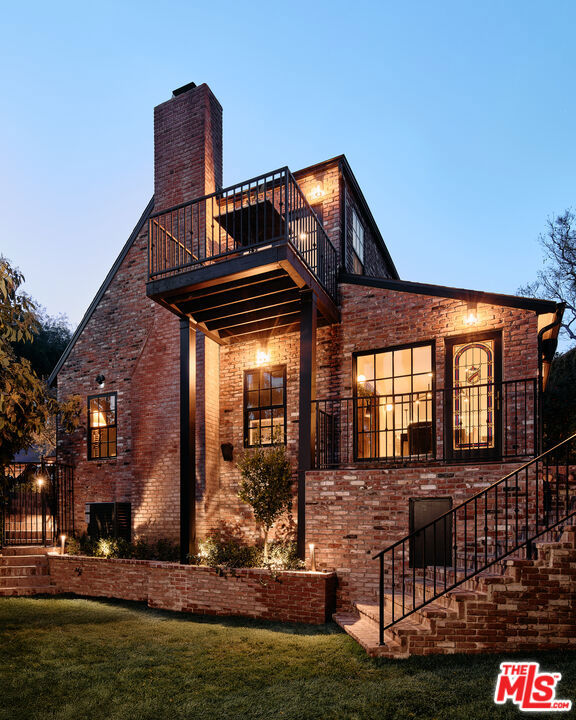 1524 Sunset Plaza Drive, Los Angeles CA: https://media.crmls.org/mediaz/3c42c5ef-924f-4756-abd5-c72442ada186.jpg