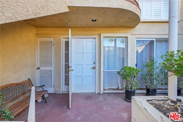 108 W Maple Street, Glendale CA: https://media.crmls.org/mediaz/3c42e0d2-e401-4f40-ad2c-a38fbdabe928.jpg