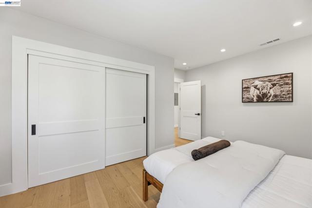 Image 27 of 45 For 1841 Vine St