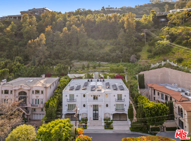 1455 Robmar Drive, Beverly Hills CA: https://media.crmls.org/mediaz/3c44454c-f554-4a8f-acc0-7a7bc4d027cd.jpg