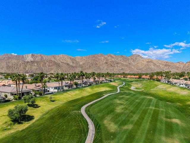 78328 Calle Las Ramblas, La Quinta CA: https://media.crmls.org/mediaz/3c44cf1d-8960-41d2-b66c-b05a427e5acc.jpg