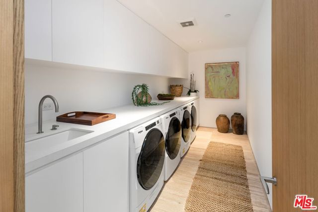 28837 Selfridge Drive, Malibu CA: https://media.crmls.org/mediaz/3c4505ec-5e69-46b6-96c5-37faad17850e.jpg
