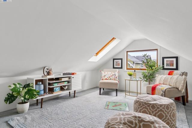 3206 Garfield Ave, Alameda CA: https://media.crmls.org/mediaz/3c451ad7-fe8c-4019-96f3-94bf62526b90.jpg