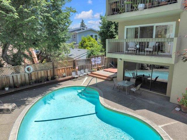 828 N El Camino Real, San Mateo CA: https://media.crmls.org/mediaz/3c455fd7-a547-4f5e-aa0c-d6715b174aee.jpg