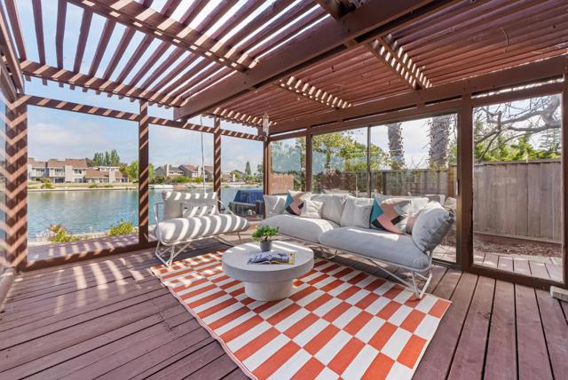 707 Santa Cruz Lane, Foster City CA: https://media.crmls.org/mediaz/3c4578e0-7caf-449d-9edf-0f095c6e1650.jpg