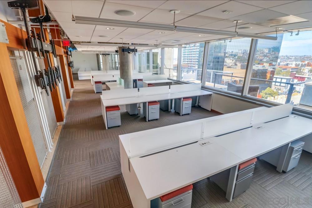 MLS #250032382SD img 23