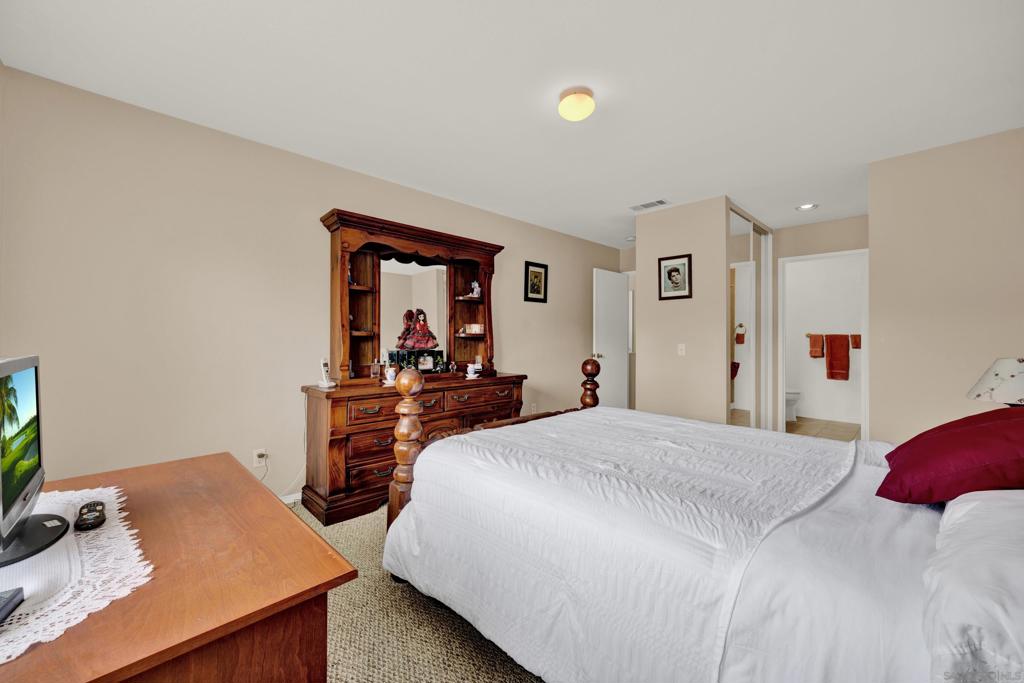 MLS #250033559SD image #24
