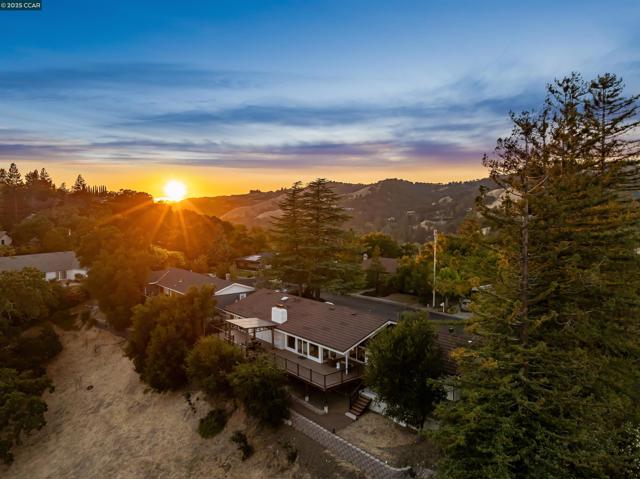 3803 Quail Ridge Road, Lafayette CA: https://media.crmls.org/mediaz/3c45e6c9-3156-4215-8d92-81fcfcfecdb2.jpg