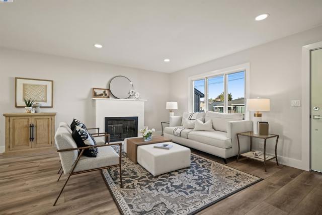 625 3rd Ave, San Bruno CA: https://media.crmls.org/mediaz/3c45f229-1aec-4751-8142-68031549b964.jpg