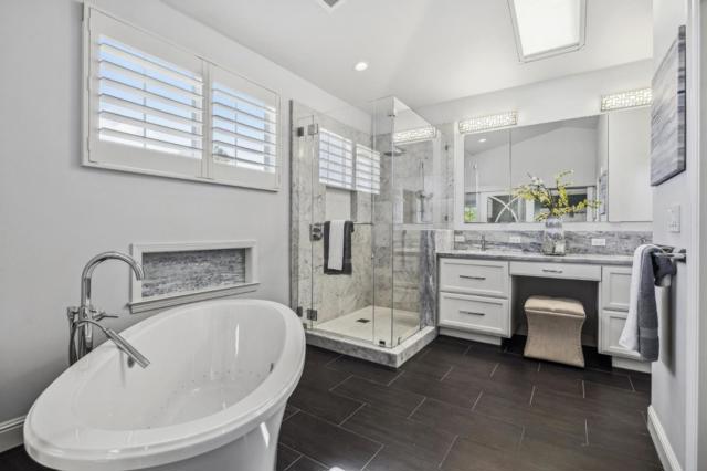 910 Governors Bay Drive, Redwood City CA: https://media.crmls.org/mediaz/3c460ce4-0305-4c9f-b2c8-95808f115828.jpg