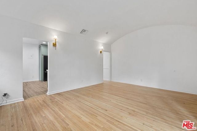 951 N Martel Avenue, Los Angeles CA: https://media.crmls.org/mediaz/3c466284-584f-4975-b43b-a8a01c9dce16.jpg