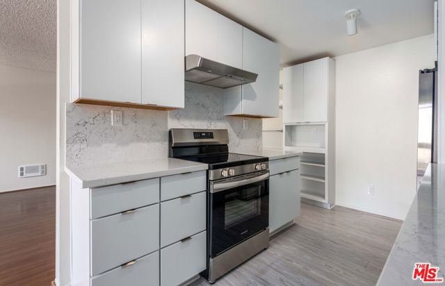 6050 Canterbury Drive, E214 photo 7