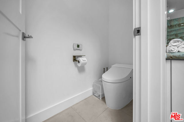 Image 32 of 43 For 2620 Grand Canal