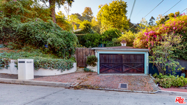 8685 Lookout Mountain Ave, Los Angeles, CA 90046