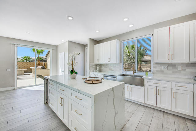 Image 8 of 39 For 37769 Thurne Street