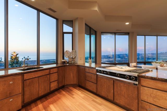 779 Barbara Ave, Solana Beach CA: https://media.crmls.org/mediaz/3c480d52-08b3-4347-892e-8e182402b9a2.jpg