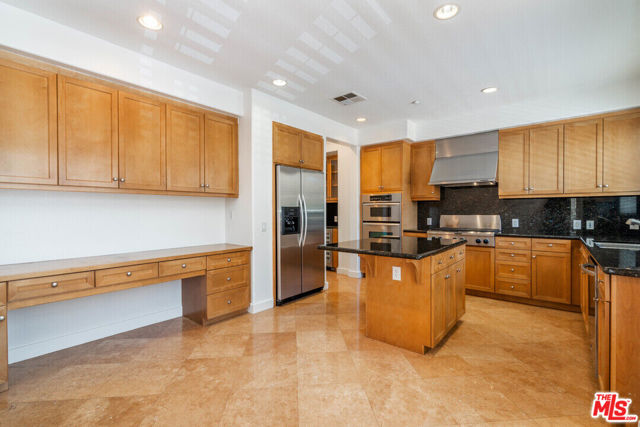 6011 Dawn, Playa Vista CA: https://media.crmls.org/mediaz/3c484742-3e95-415a-a0b7-84cd93c7b69c.jpg
