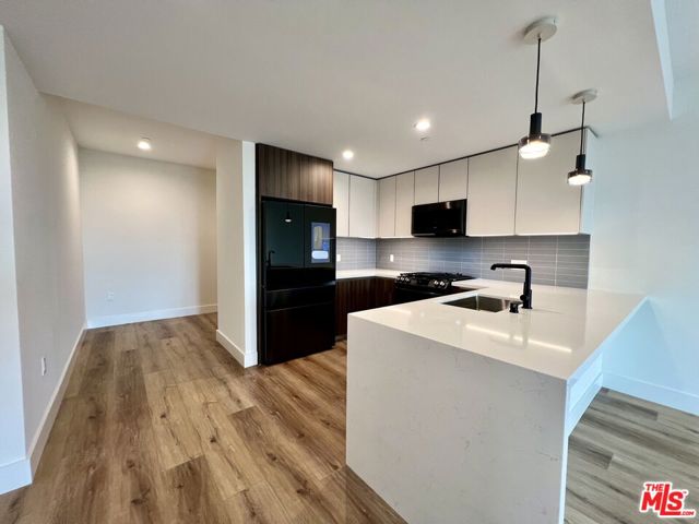 5801 Camerford Avenue, Los Angeles CA: https://media.crmls.org/mediaz/3c48989d-939a-4d38-9c0f-1f49e864bf56.jpg
