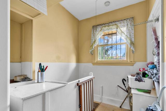 852 58th Street, Oakland CA: https://media.crmls.org/mediaz/3c49953c-18d7-43e5-8f00-554f2fc50a7e.jpg