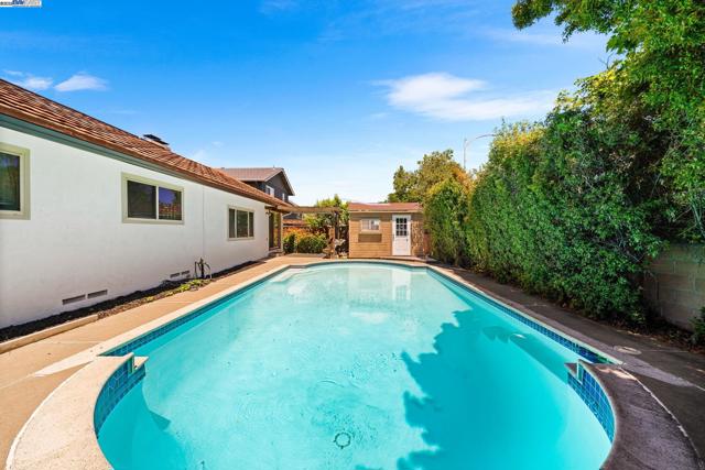 1059 Lakehurst Rd, Livermore CA: https://media.crmls.org/mediaz/3c49b146-f378-4a3d-a985-c2dd3ff89efa.jpg