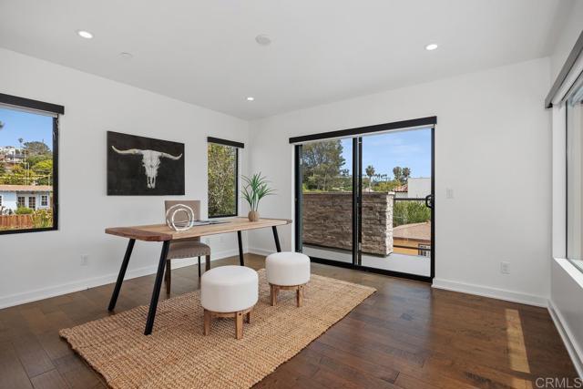 731 Valley Avenue, Solana Beach CA: https://media.crmls.org/mediaz/3c4a07e3-5176-4f49-8ef8-56f6bc700bae.jpg