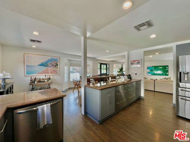 18033 Rosita Street, Encino CA: https://media.crmls.org/mediaz/3c4a8053-5e95-429e-848c-389b9a9f06e5.jpg