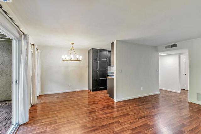 291 Tradewinds Dr, San Jose CA: https://media.crmls.org/mediaz/3c4abf5b-a086-4044-9703-c95c315cbc02.jpg