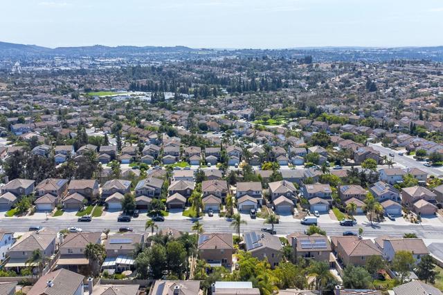 858 Via Barquero, San Marcos CA: https://media.crmls.org/mediaz/3c4b9363-adb9-4923-8d07-82f17dcb451f.jpg