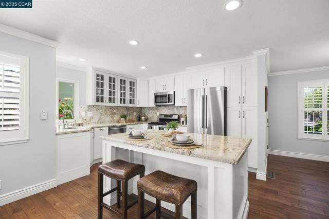 1140 Jamie Dr, Concord CA: https://media.crmls.org/mediaz/3c4b9f4e-523a-40b1-83ca-2b241db9084d.jpg